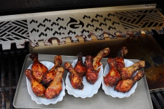 Fertige Hähnchenkeulen drumsticks