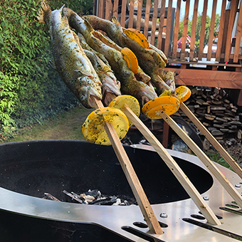 Steckerlfisch Grillaufsatz für Weber Kugelgrill