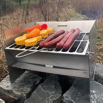 Raus gehts! Grillen in freier Natur mit dem Klappgrill von CamperGlück