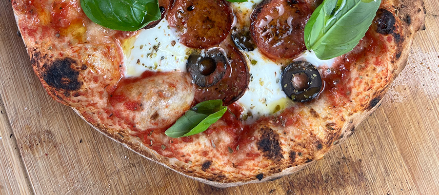 Neapolitanischer Pizzateig selber machen. So gelingt die perfekte Pizza