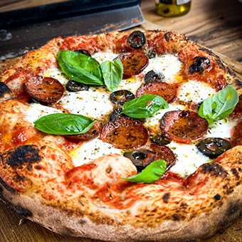 Neapolitanischer Pizzateig selber machen. So gelingt die perfekte Pizza